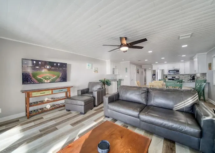 Four Shores Unit 2 Sunset Direct Gulf With Pool And Holiday home Clearwater Beach