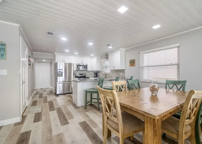 Four Shores Unit 2 Sunset Direct Gulf With Pool And Holiday home *