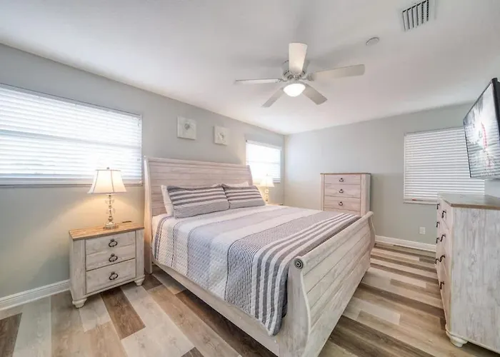 Four Shores Unit 2 Sunset Direct Gulf With Pool And Holiday home Clearwater Beach