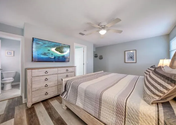 Four Shores Unit 2 Sunset Direct Gulf With Pool And Holiday home *