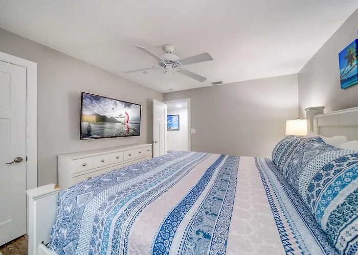 Four Shores Unit 2 Sunset Direct Gulf With Pool And Holiday home